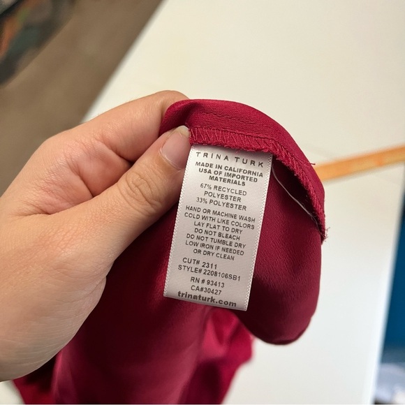 Trina Turk Veda Drawstring Sleeve Top Sumac Red Large Q2 - Picture 6 of 8
